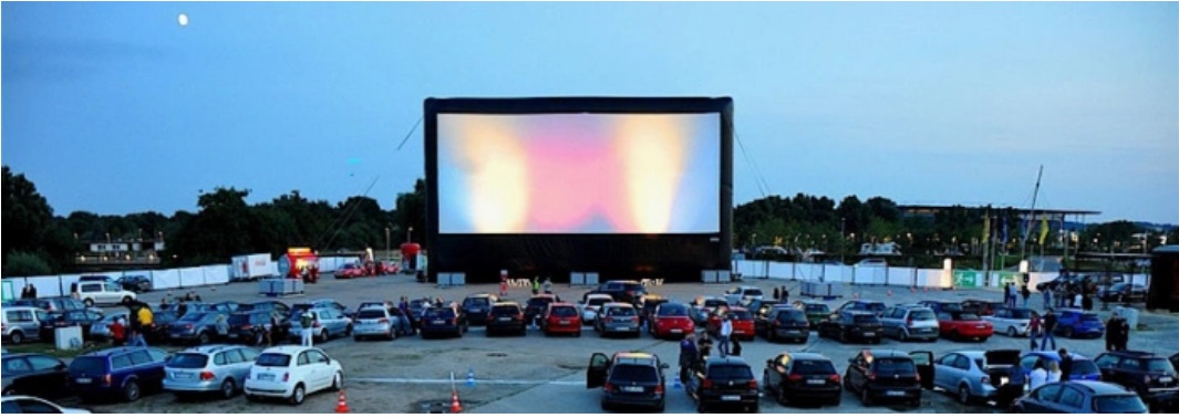 จอฉายภาพยนตร์แบบเปิดโล่งสำหรับโรงภาพยนตร์แบบไดรฟ์อิน