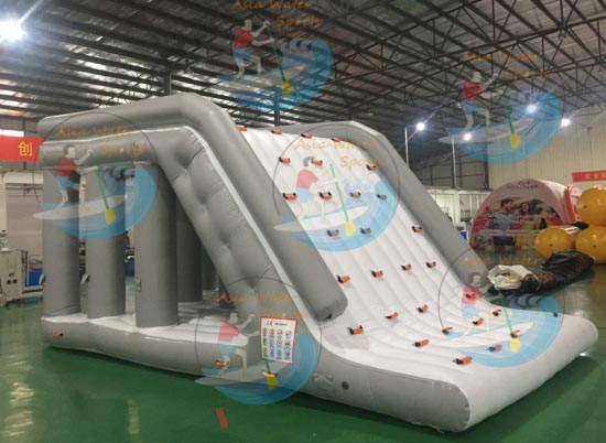 Aquapark Jungle Joe 2 นักปีนผา สไลเดอร์น้ำ และเครื่องเล่นน้ำ